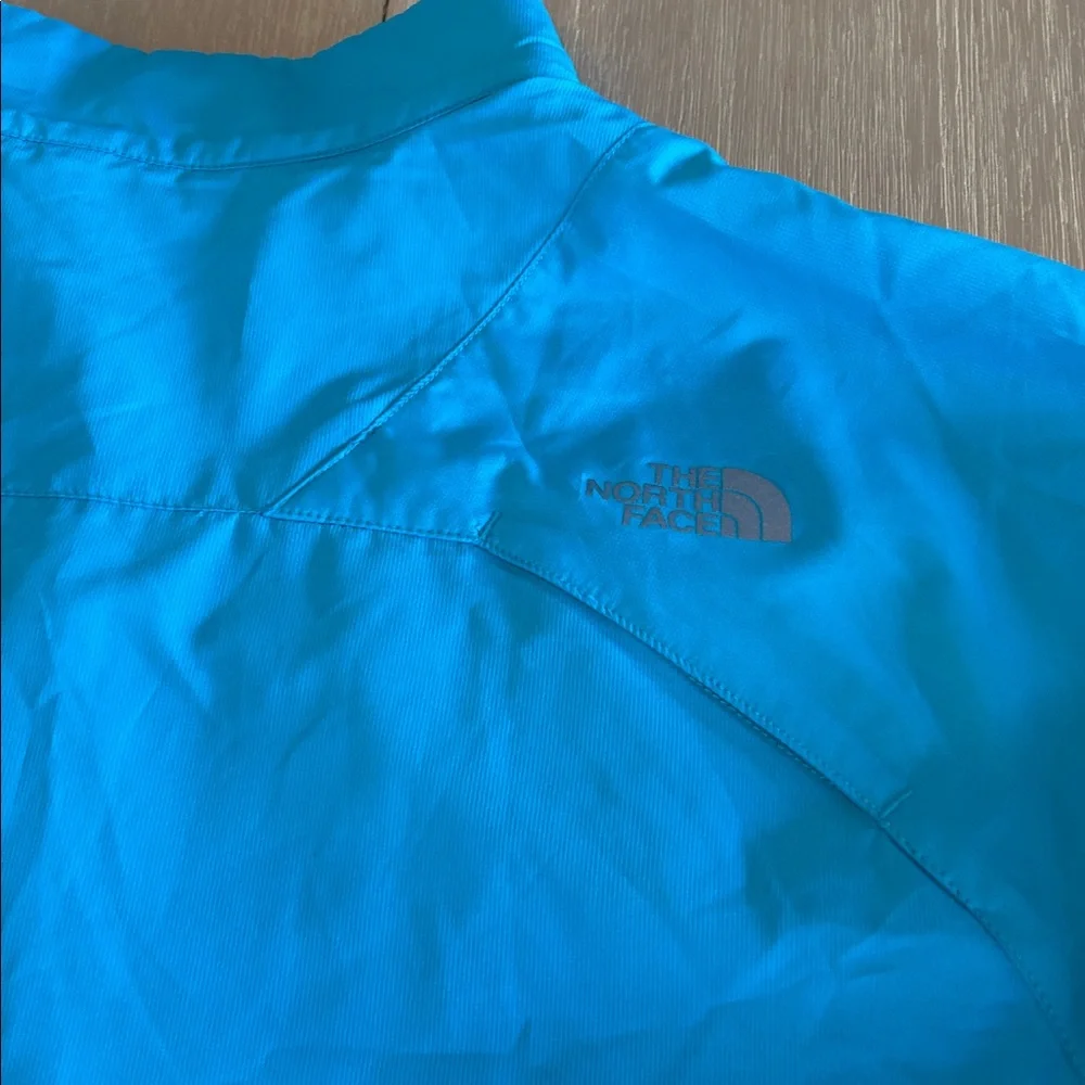 The North Face Men's Vibrant Blue‎ Windbreaker